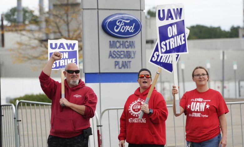 Subaru to raise US wages after UAW deals with Detroit Three