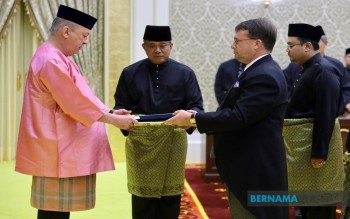 KINGS PRESENTS INSTRUMENTS OF APPOINTMENT TO FOUR ENVOYS