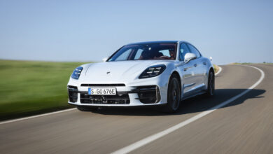 Porsche Panamera Turbo S e Hybrid front tracking 295984